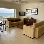 Luna - Airco - Sea View - Own Parking شقة Armação de Pêra